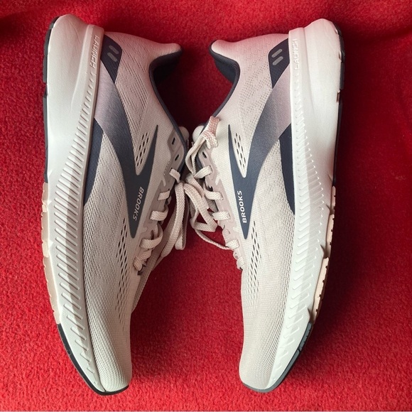 BROOKS Sz 10.5 Launch Lightweight Cushioning Lace Up Sneakers - Picture 8 of 13